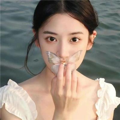 绿茵春色 海报